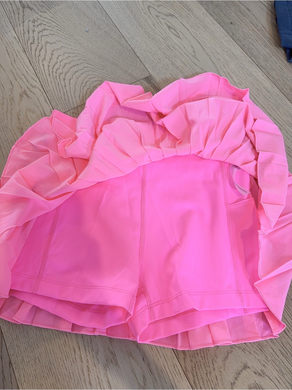 NWT 109689 Aritzia TNA move tennis micro skort gumball pink S - Picture 4 of 6